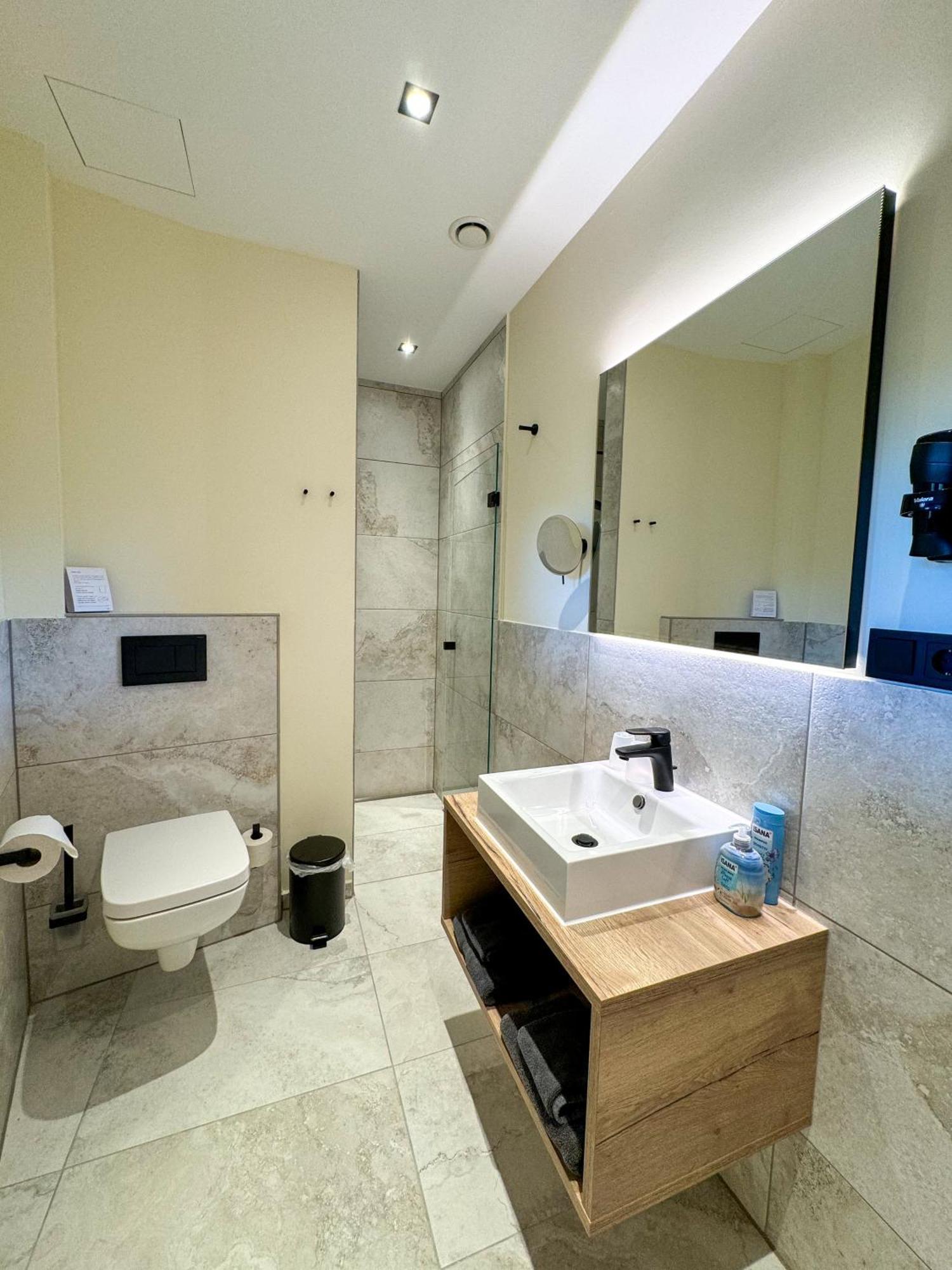 Veenland Hotel Харен Экстерьер фото