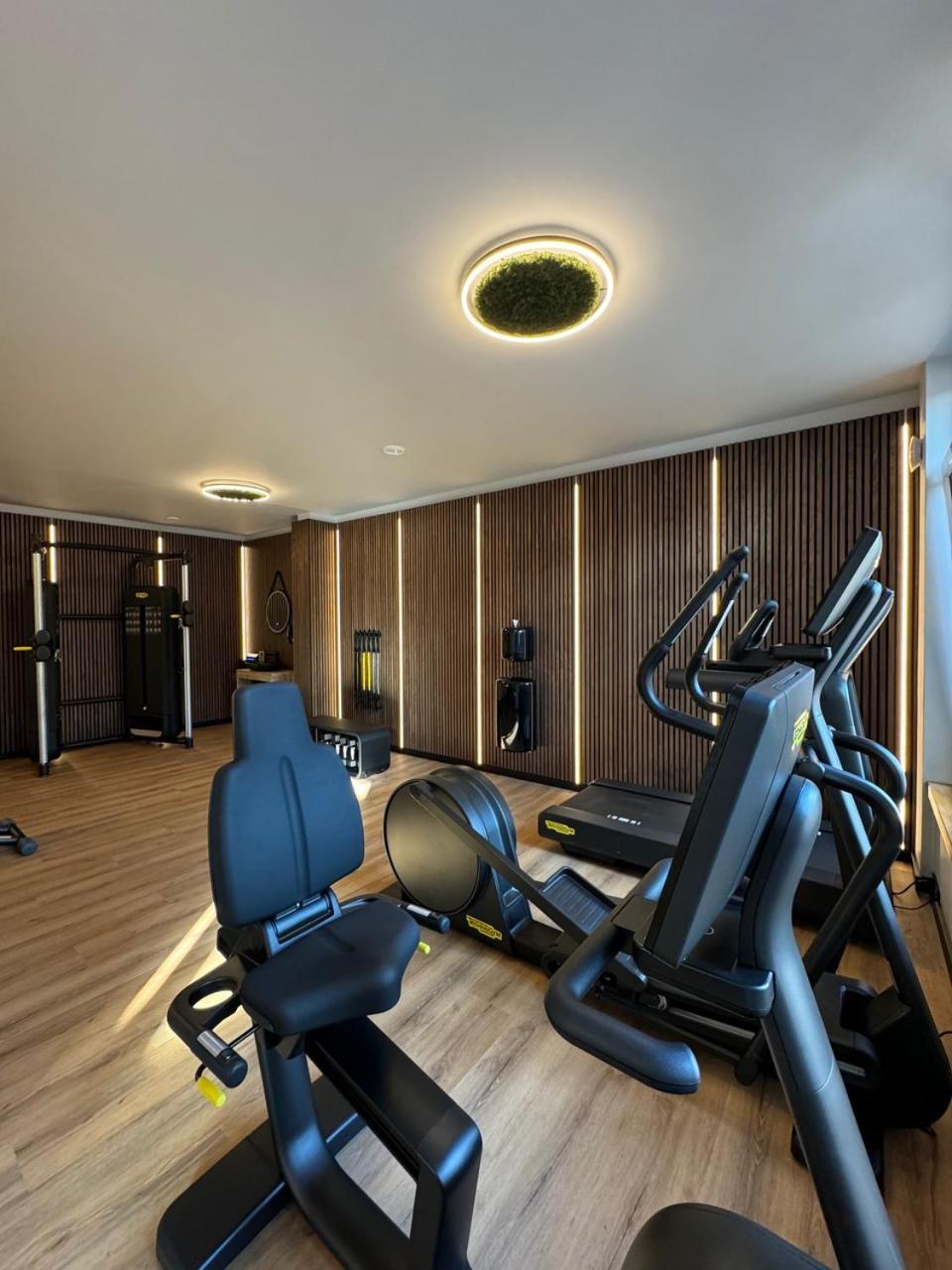 Veenland Hotel Харен Экстерьер фото