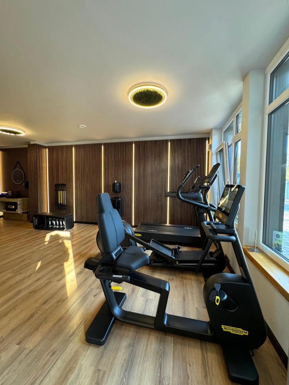 Veenland Hotel Харен Экстерьер фото